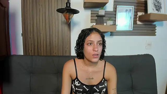 Layla 707 online show from December 15, 9:20 pm