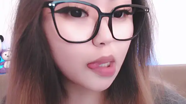 amelia sunlight online show from April 18, 6:10 pm