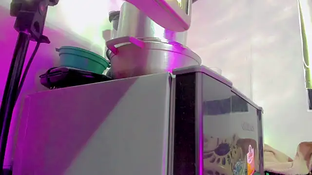 Hellen moons   online show from February 16, 7:14 pm