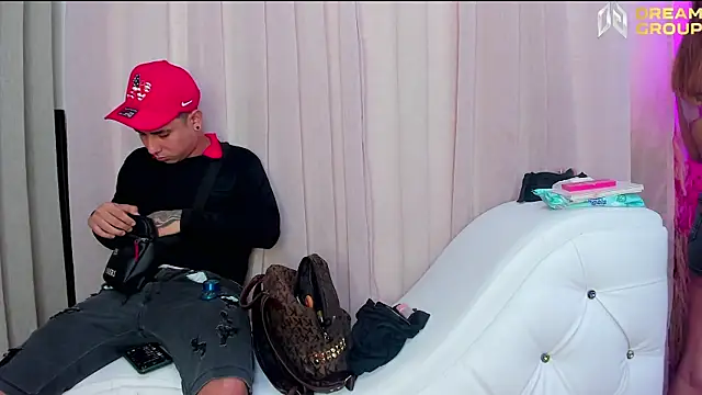 Yourslust  online show from April 1, 8:06 pm