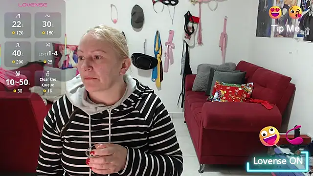 emperabigbootybigass online show from December 2, 12:40 pm