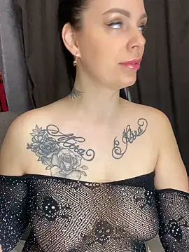 Lola Hale online show from April 20, 6:11 pm