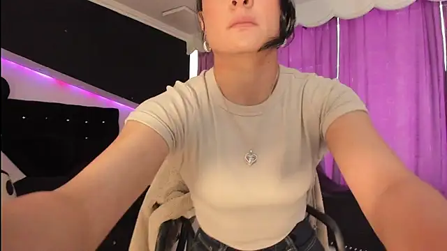 Coral Gibson online show from March 28, 2:05 pm