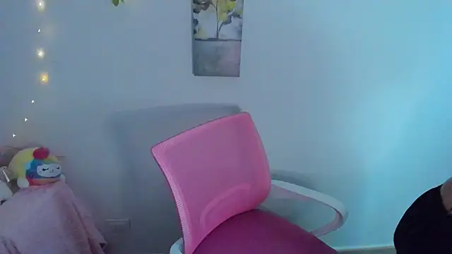 Zoerouxxx online show from February 14, 1:07 am