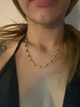 Carolinen online show from April 2, 9:23 pm