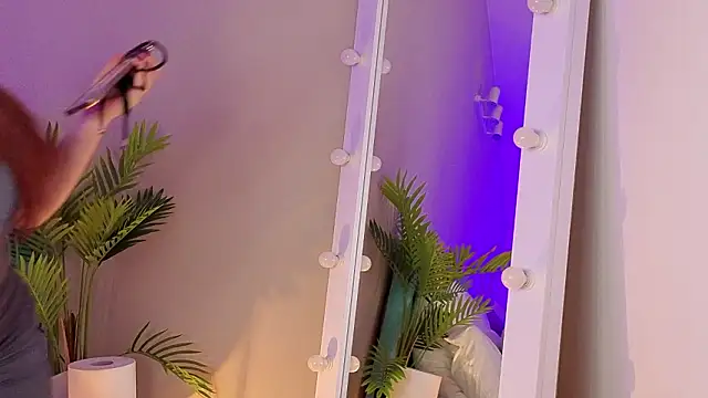 L1ittle kitty  online show from March 26, 7:10 am