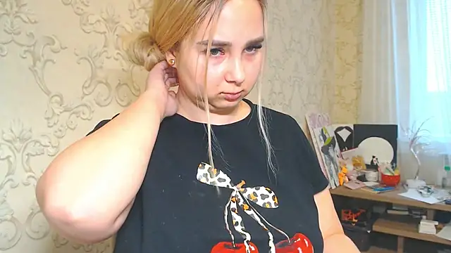 DolphinDreams online show from April 25, 1:41 pm