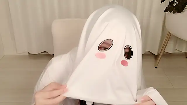 yuki room online show from October 31, 1:04 pm