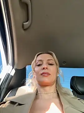 Diamond Bunny  online show from April 21, 2:35 pm