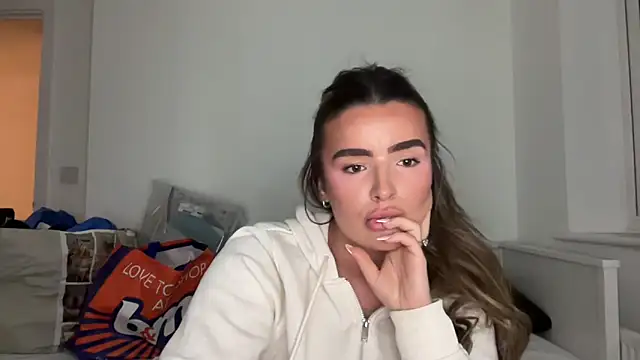 maisiesmithx online show from April 11, 8:45 pm