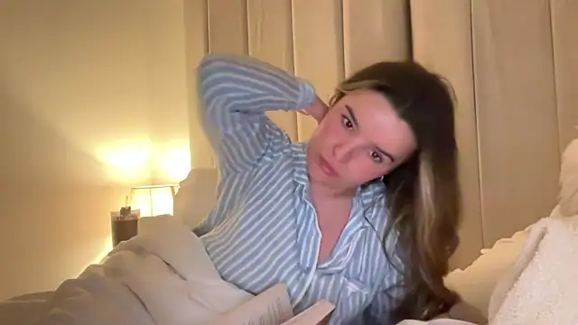 maisiesmithx online show from April 9, 6:19 am