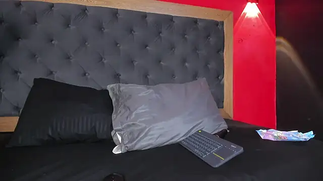 YayaHilton online show from April 9, 5:32 am