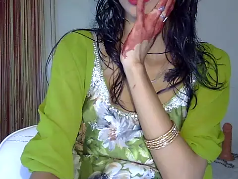 MAAYRA 09 online show from October 11, 9:25 am