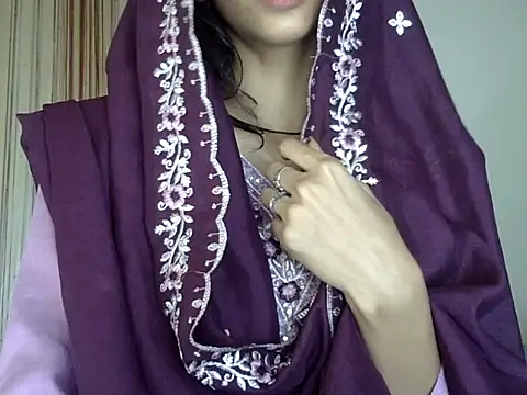 MAAYRA 09 online show from September 28, 10:53 am