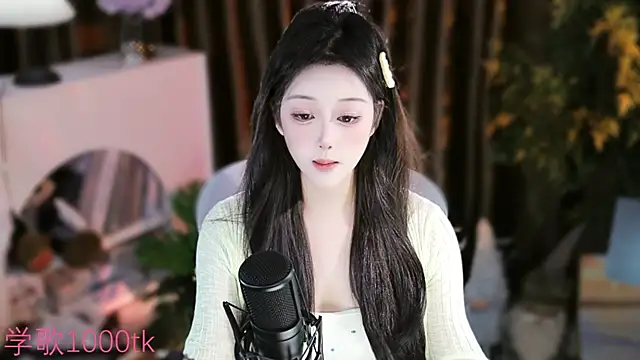 Arwyn-rr online show from September 23, 1:20 pm