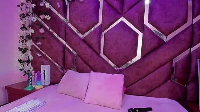 Victoria Rossy online show from February 12, 8:32 pm