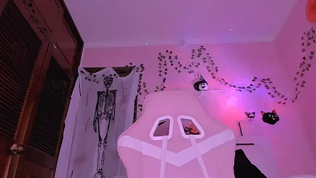 gabyye capprins online show from October 23, 12:49 am