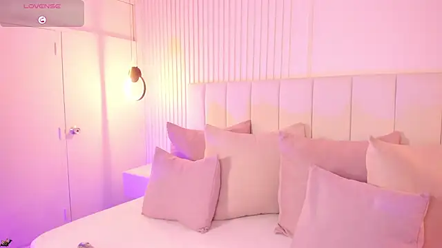 natali henao online show from October 10, 10:25 pm