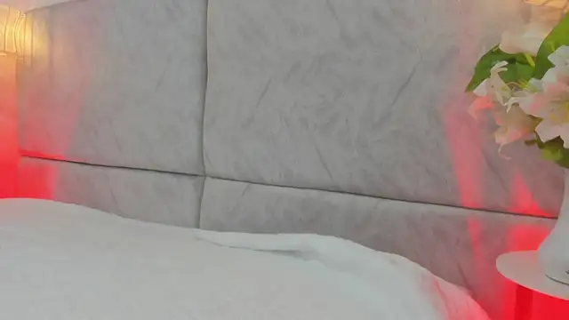 naomiii   online show from March 31, 11:32 am