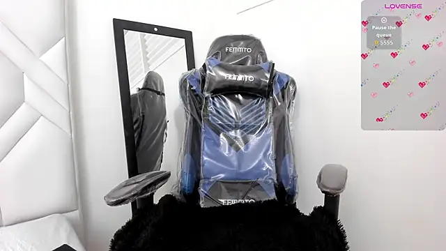 Analia18  online show from December 22, 1:14 pm