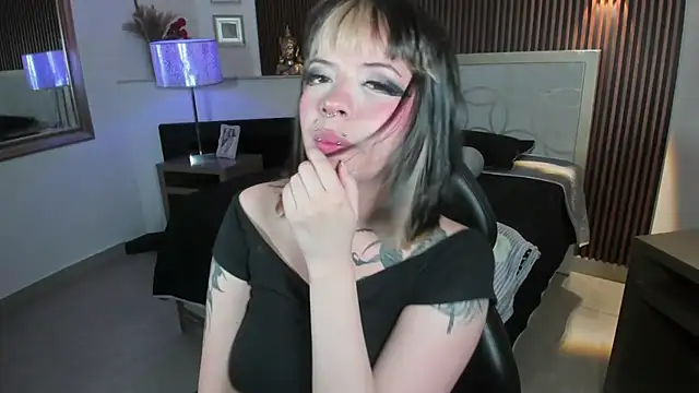 NattashaHotson online show from December 19, 4:16 am