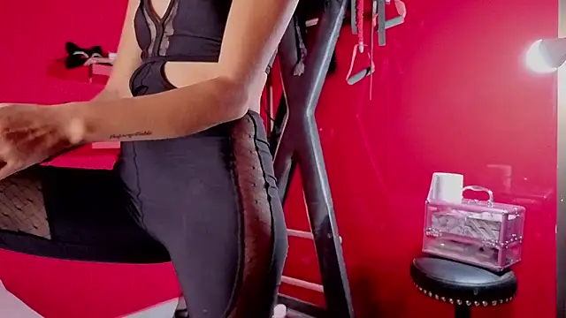 Ambar Roux  online show from September 17, 1:09 pm