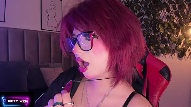 Kitty Gang online show from September 19, 3:05 am