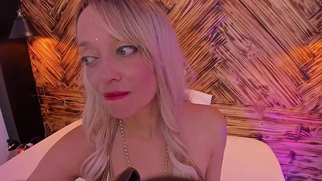 emma collson online show from October 16, 1:08 am