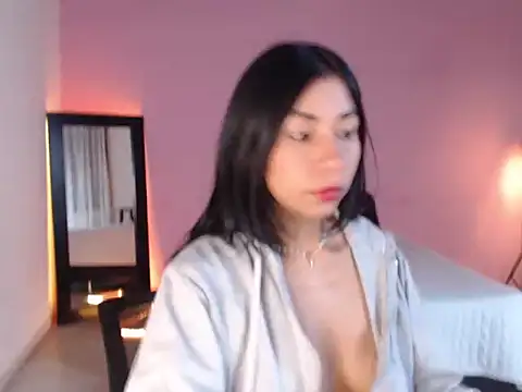 selene gils online show from April 19, 1:49 am