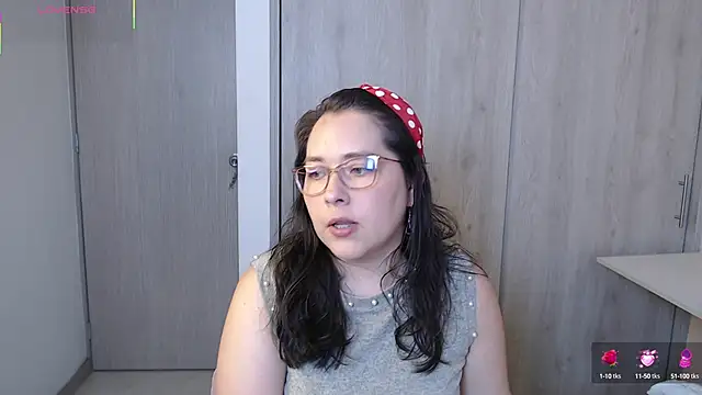 May Carlier online show from October 9, 9:08 pm