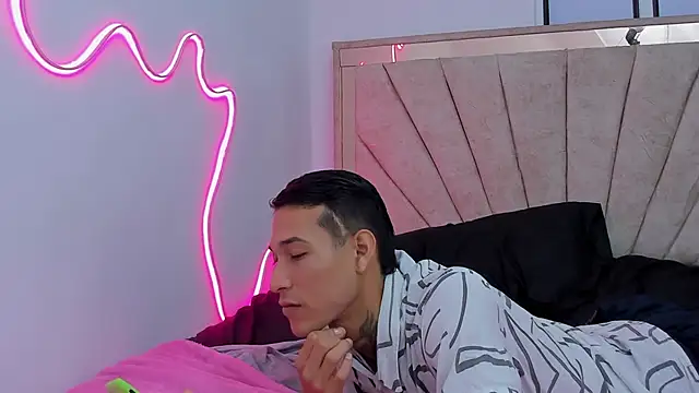 Hana and Zeta online show from February 26, 2:49 pm