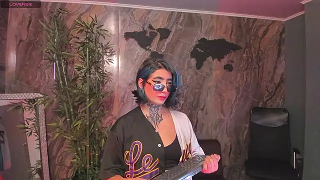 Alahia Dangelo online show from March 25, 5:49 pm