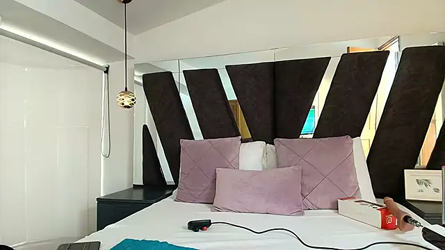 Milkdulce1 online show from September 13, 2:03 pm