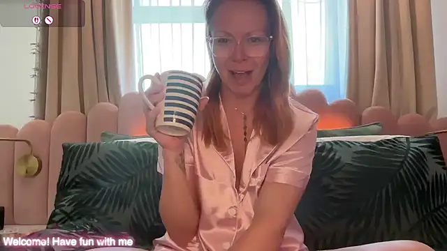 MelodyRoseUk online show from April 20, 8:17 am