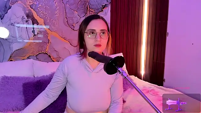 centaurigirl online show from December 18, 4:39 am