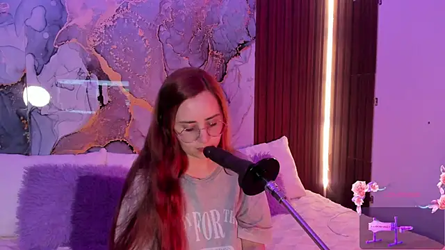 centaurigirl online show from January 6, 4:05 am