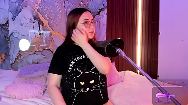 centaurigirl online show from October 19, 4:58 am