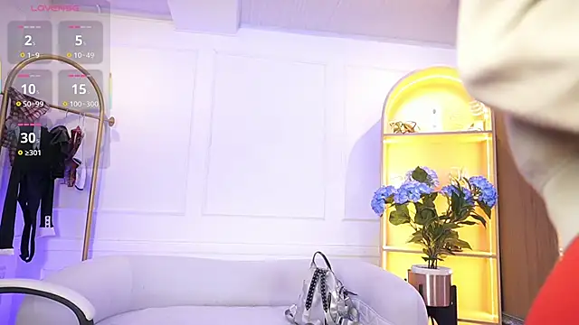 elasummer online show from October 3, 12:10 pm