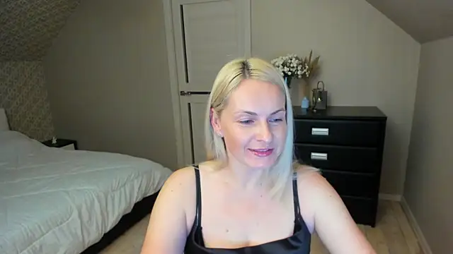 Alicee Gracee online show from October 24, 7:32 pm