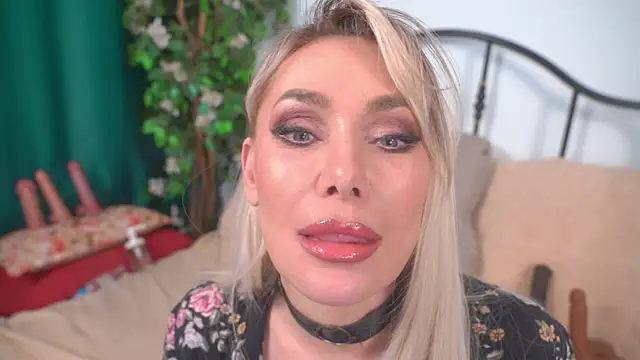 IsadoraDunkan online show from April 16, 8:08 pm