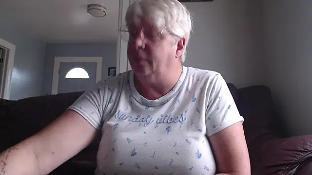 canadiancougar1965 online show from October 17, 2:20 pm