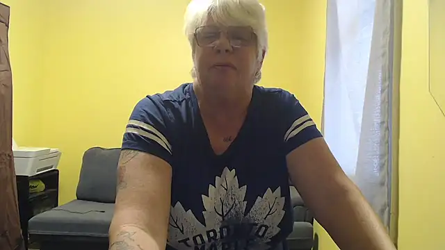 canadiancougar1965 online show from November 30, 3:49 pm