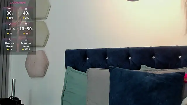 yulianademond66 online show from August 3, 9:09 pm