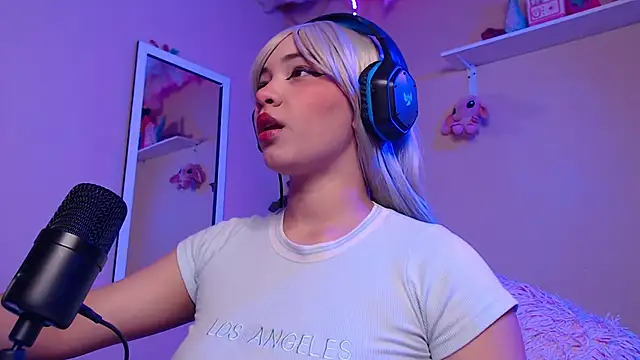 MadelineBenet online show from October 6, 3:45 am