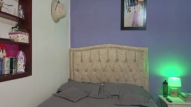 stephania t online show from April 13, 3:02 pm