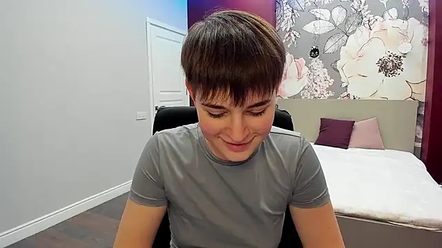 EmiliaYours online show from October 10, 2:00 pm