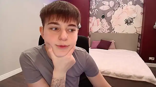 EmiliaYours online show from October 4, 1:50 pm