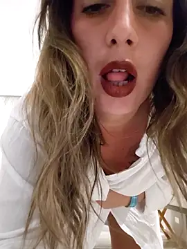 feetqueen96 online show from March 3, 4:24 pm