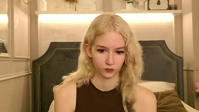 NaomiLoys online show from September 22, 11:41 am