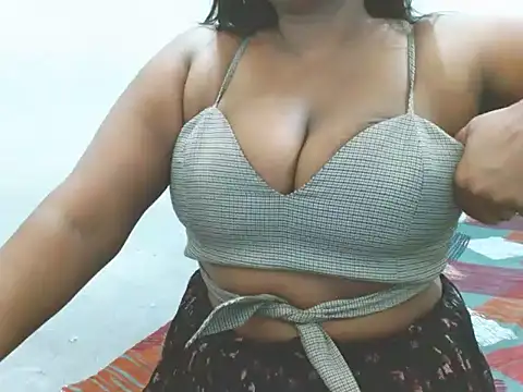 queen cute online show from April 18, 8:09 pm